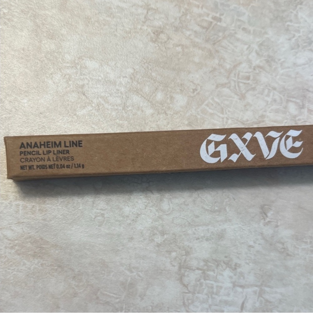 GXVE Anaheim Line Pencil Lip Liner by GWEN STEFANI
